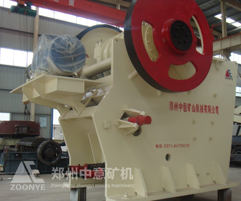 歐版顎式破碎機(jī)在車間多角度實(shí)拍