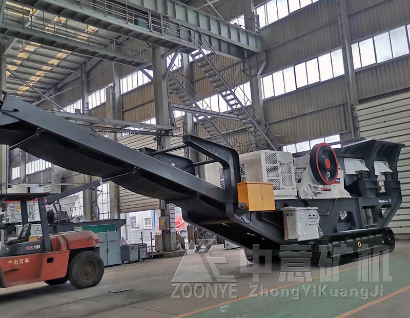 新型履帶顎式破碎機(jī)車間擺拍