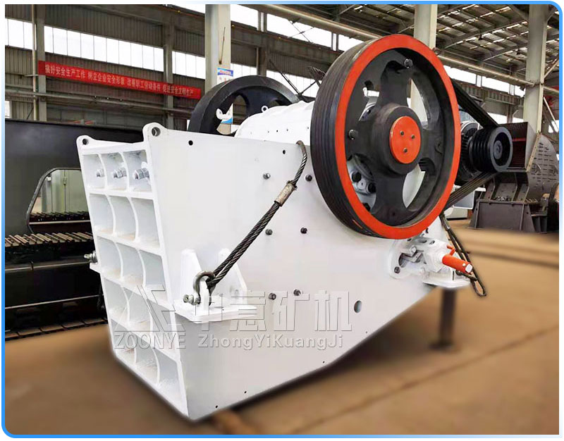 C型顎式破碎機車間展示