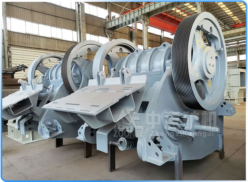 C型顎式破碎機車間實拍