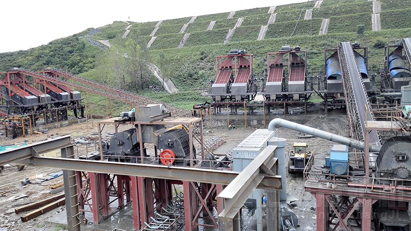 錘式破碎機(jī)現(xiàn)場