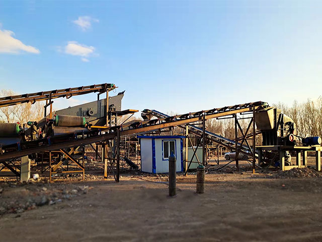 吉林長(zhǎng)春裝修建筑垃圾資源化處理全套設(shè)備安裝完成 準(zhǔn)備生產(chǎn)